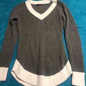 Patty Boutik Gray and white sweater size large